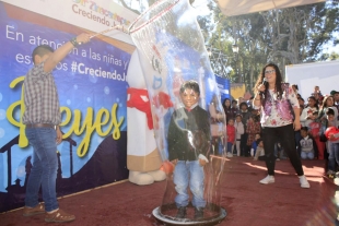 Con magno evento de día de Reyes Magos festeja el DIF Zinacantepec a niñas y niños