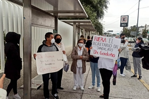 Se manifiestan en el Monica Pretelini por insumos