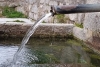 Diseñan un método capaz de eliminar contaminantes del agua con nanopartículas flotantes