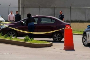 Automovilistas y vecinos de la zona alertaron a las autoridades, quienes solicitaron el apoyo de cuerpos de emergencia.