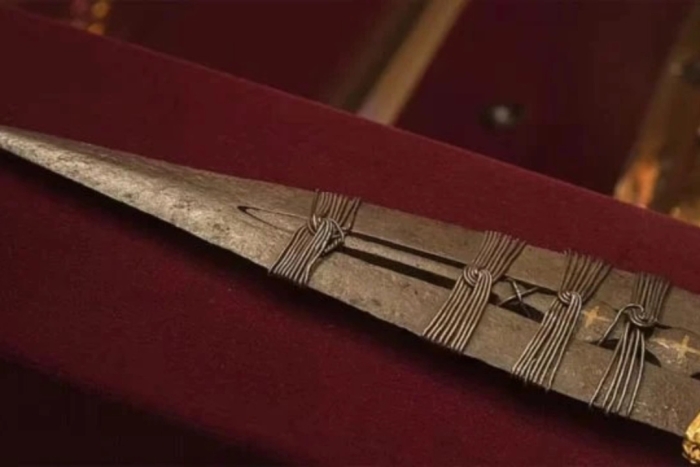 La reliquia en cuestión forma parte del asta de la lanza