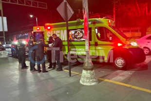 Testigos que se encontraban en el lugar la auxiliaron solicitando la presencia de paramédicos del Servicio de Urgencias del Estado de México