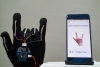 Diseñan guante para traducir el lenguaje de señas en texto