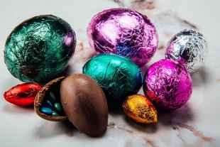 Las plantas de cacao requieren un clima cálido y húmedo para crecer y dar frutos