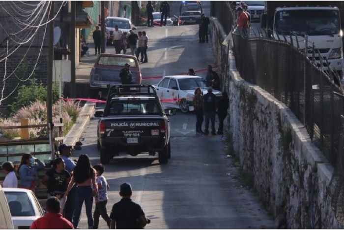 Ejecutan a un hombre a bordo de un taxi en Tlalnepantla