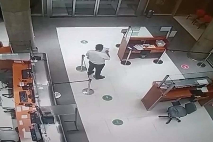 ¿Broma o realidad? El video viral de un fantasma entrando a una clínica