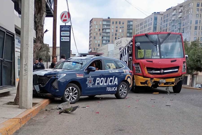 El carril derecho de la vialidad fue cerrado temporalmente