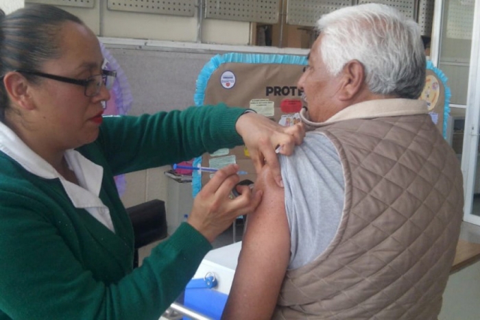 Atienden a población vulnerable ante la influenza en Edomex