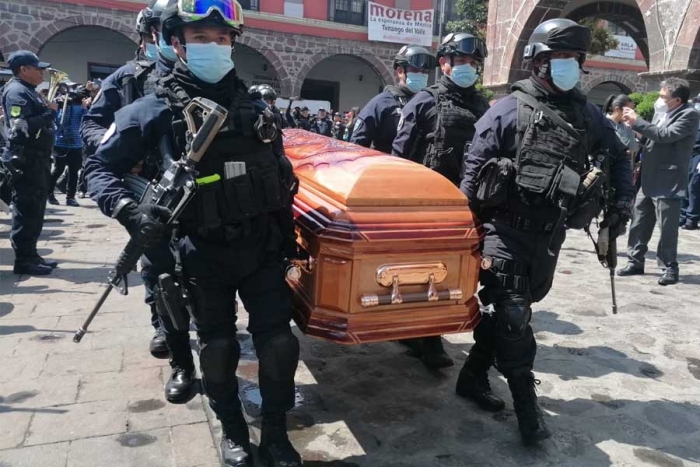 Entre lágrimas familiares despiden a René Díaz, policía municipal asesinado