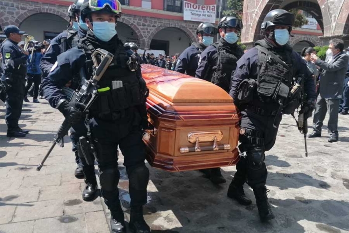Entre lágrimas familiares  despiden a René Díaz, policía municipal asesinado