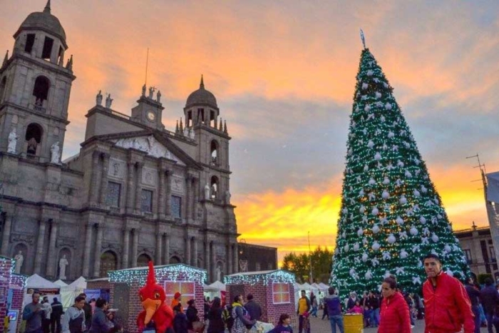 Toluca alista sus fiestas navideñas con el primer desfile “Diciembre lleno de vida”