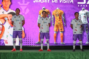 El uniforme de visita, en blanco con detalles del icónico Árbol de la Vida, fue portado por jugadores como Víctor Hugo Álvarez y Héctor Navarrete