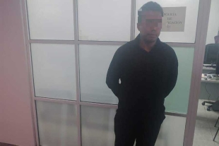 Al arribar al lugar, los oficiales recabaron testimonios y procedieron con la detención del profesor
