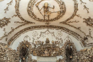 Esta extraña iglesia romana está decorada con 4 mil esqueletos de frailes capuchinos