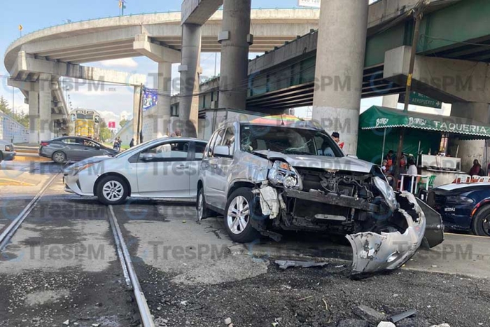 Intenta ganarle el paso al ferrocarril junto a Plaza Sendero