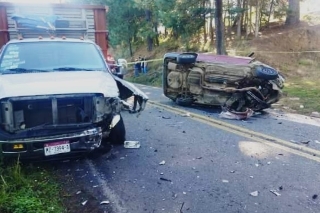 Muere una persona al chocar su vehículo en la Toluca-Zitacuaro