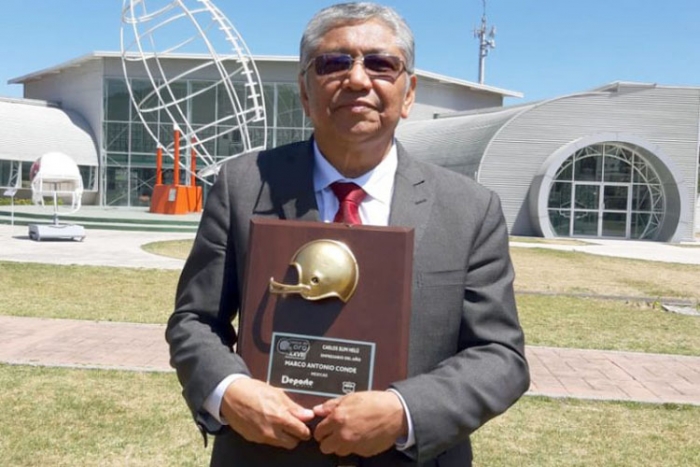 El “Casco de Oro” al empresario del año para el Dr. Marco Antonio Conde Pérez