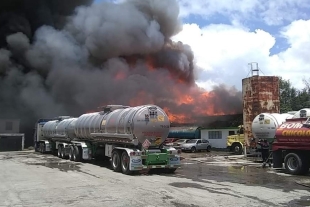 Se incendia fábrica de químicos en Chicoloapan
