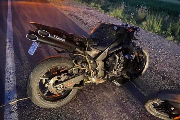 Motociclista atropella a un caballo en Atlacomulco