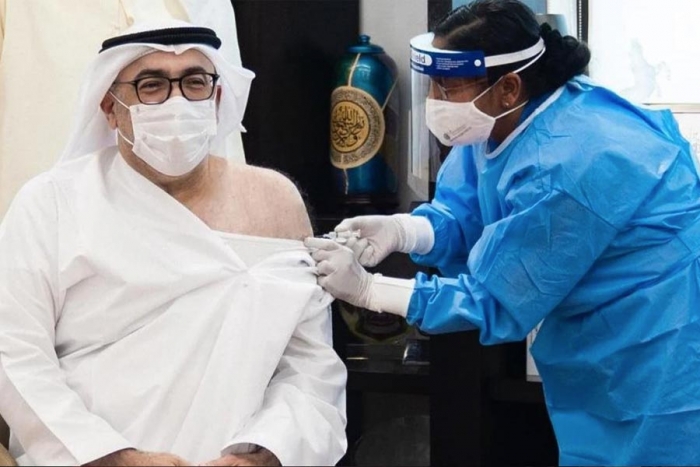 Emiratos Árabes Unidos vacuna contra Covid-19, con al menos una dosis, al 100% de su población