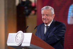 AMLO dice que SHCP negocia aligerar el pago de deuda de 2025 hacia adelante