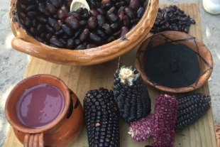 Atole de maíz morado; platillo representativo de México