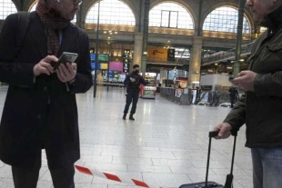 Varios heridos con arma blanca en estación de trenes de París