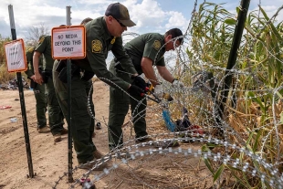 Corte de EU autoriza retirar alambrada de púas en Texas
