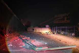 El accidente provocó el cierre de un carril del puente vehicular y el cierre total de la vialidad lateral de la salida a Toluca