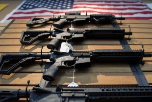 Juez de EUA desestima demanda de México contra fabricantes de armas