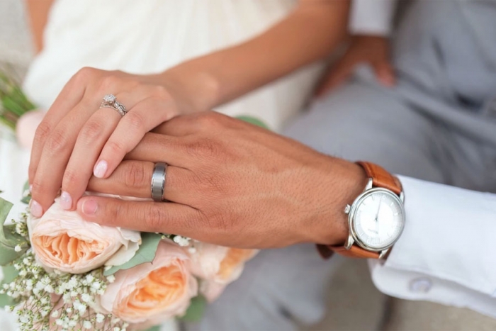 Condenan a tres años de prisión a cura por falsear boda para cobrar herencia