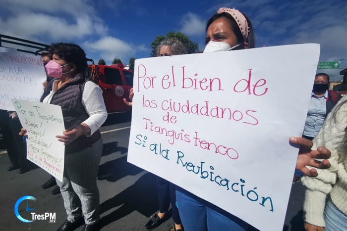 Vecinos de Santiago Tianguistenco protestan por inseguridad durante el tianguis