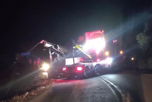 Volcadura de trailer en El Mapa, deja una persona muerta.