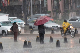 Se mantienen alerta municipios del valle de México por intensas lluvias